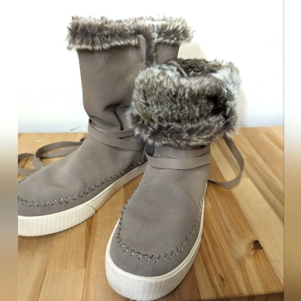 TOMS Vista Desert Taupe Suede Boots with Faux Fur and Ties 8